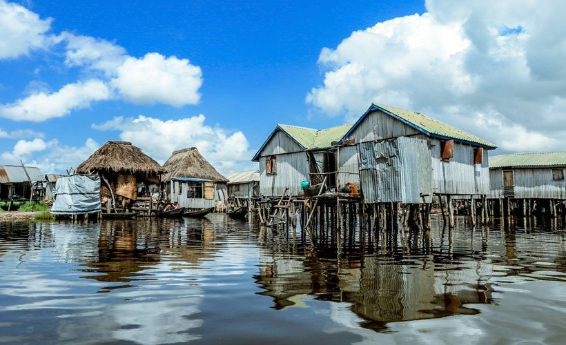 Le village lacustre d'Afrique